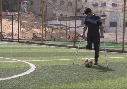 قناصة الاحتلال لم تستطع تحطيم أحلام الطالب محمد العجوري