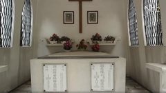 هل شاهدت من قبل القبور في القصور؟ (فيديو)