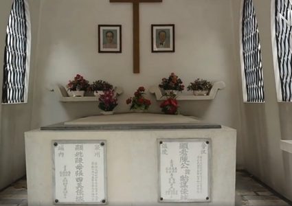 هل شاهدت من قبل القبور في القصور؟ (فيديو)