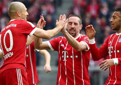 بايرن ميونيخ يعلن تمديد عقدي روبن ورافينيا