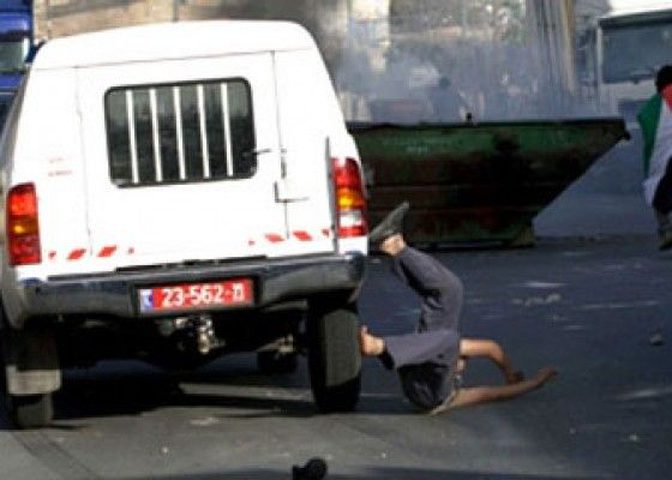 استشهاد شاب متأثرا بجروحه نتيجة دهسه من قبل حافلة إسرائيلية