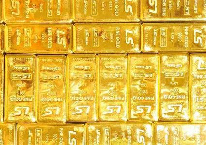 الذهب يتراجع مع صعود الدولار