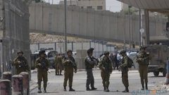 الاحتلال يقتحم بلدة حزما ويواصل حصارها