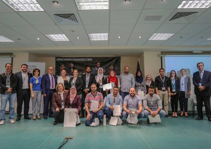 مهندسة تفوز بالجائزة الأولى على مستوى فلسطين في مسابقة (الجدران المتساقطة)