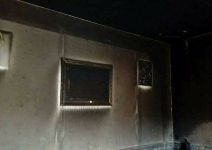 مستوطنون يضرمون النار في أحد المنازل جنوب نابلس(فيديو)