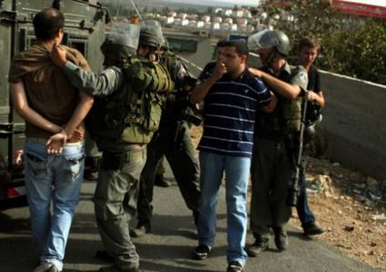 الاحتلال يعتقل ثلاثة مواطنين من عزون
