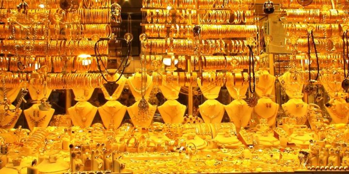 بعد شهر من الخسائر.. الذهب يحقق أولى مكاسبه