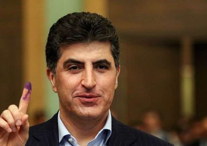 ساسة العراق يصوتون والبارزاني أول المقترعين