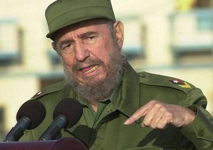 الرئيس عباس يمنح الزعيم الراحل "كاسترو" القلادة الكبرى لدولة فلسطين