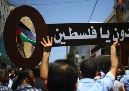 مسيرة مشاعل في الخليل إحياء للذكرى الـ 70 للنكبة