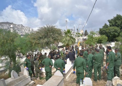 البداية بتنظيف المقابر.. نابلس تتزين لاستقبال الشهر الفضيل