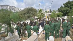 البداية بتنظيف المقابر.. نابلس تتزين لاستقبال الشهر الفضيل