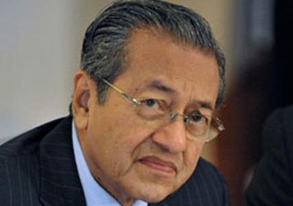 مهاتير محمد يزيح ملكة بريطانيا عن صدارة زعماء العالم الأكبر سنا