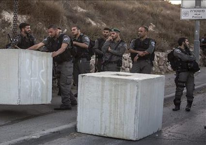 الاحتلال يضع مكعبات إسمنتية أمام "بوابة 104" غرب طولكرم