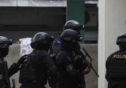 6 قتلى و35 جريحاً ضحايا الاعتداءات على الكنائس في أندونيسيا