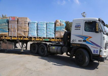 الصليب الأحمر: دخول شاحنتي مساعدات إنسانية وطبية لغزة