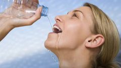 8 أكواب من الماء في اليوم… لماذا؟