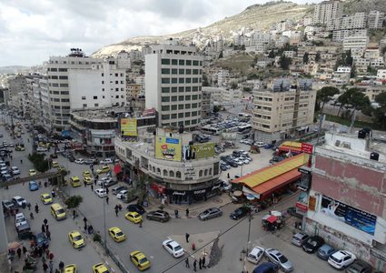 محافظ نابلس يتحدث بصراحة عن ملفات المطلوبين وخلافات البلدية