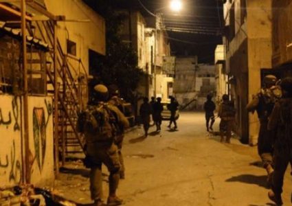 الاحتلال يشن حملة اعتقالات طالت 16 مواطناً