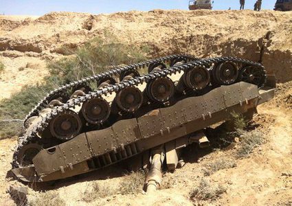 انقلاب دبابة إسرائيلية شرق بيت حانون