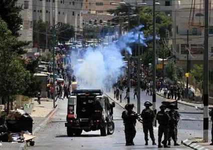 إصابات بالاختناق والإغماء خلال قمع الاحتلال لمسيرة النكبة في بيت لحم