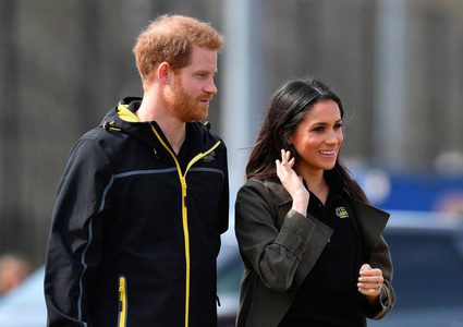 لن تصدقوا هدية الرئيس الفرنسي للأمير هاري وخطيبته