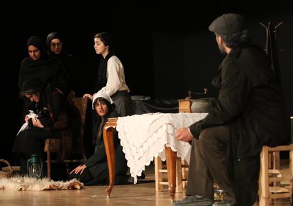 قسم اللغة الإنجليزية في جامعة النجاح  يقدّم مشروعي تخرج لطلبته على شكل عرضين مسرحيين