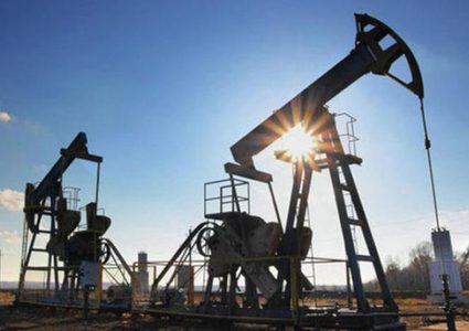 النفط يهبط.. مع ارتفاع أنشطة الحفر الأمريكية