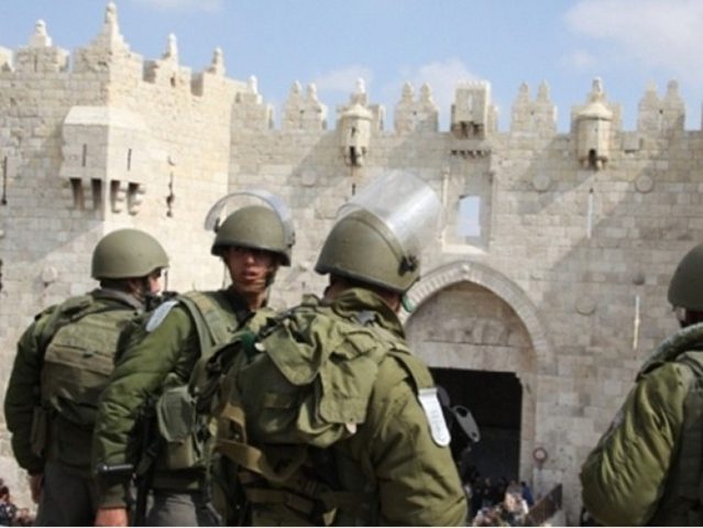 الاحتلال يقمع وقفة أمام باب العامود ومواجهات في العيزرية وأبو ديس