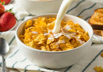 فوائد تناول رقائق الذرة في الصباح