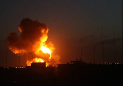 بالفيديو: طيران الاحتلال الحربي يُغير على عدة مواقع للمقاومة في القطاع