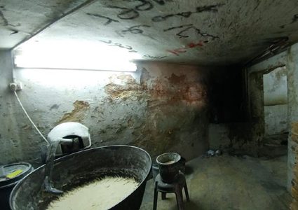 الضابطة الجمركية ومديرية الصحة يوقفان مخبزاً عن العمل في محافظة رام الله والبيرة.