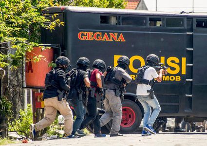 الشرطة الإندونيسية تقتل 4 أشخاص هاجموا مقرا لها