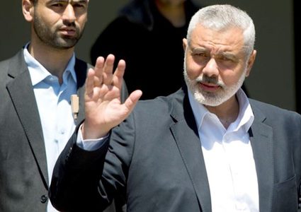 صحيفة إسرائيلية تنشر "تفاصيل" لقاء هنية بالمخابرات المصرية