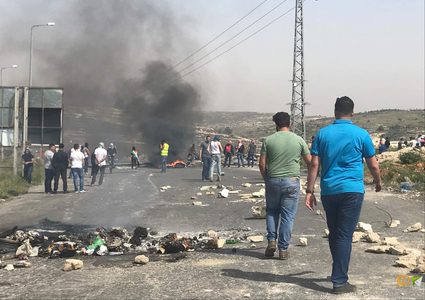 الاحتلال يغلق مدخل بيتا بالسواتر الترابية