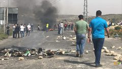 الاحتلال يغلق مدخل بيتا بالسواتر الترابية