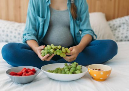 لزيادة ذكاء طفلك..تناولي الفاكهة خلال الحمل