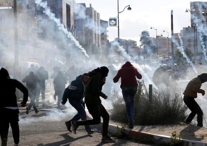 إصابات بالاختناق واغلاق طرق زراعية