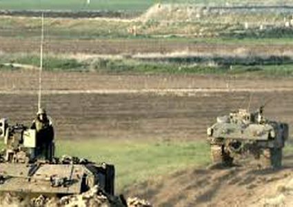 جرافات الاحتلال تجرف أراض شرق خان يونس