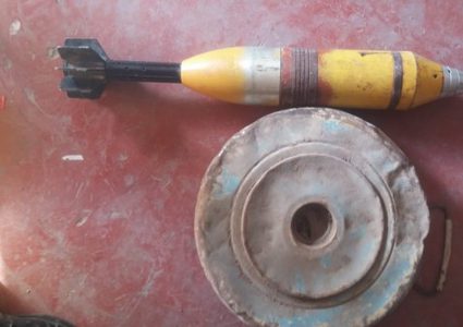 الشرطة تتعامل مع قذيفة ولغم أرضي مضاد للدروع في نابلس