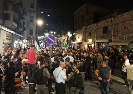 بالفيديو: إصابات واعتقالات خلال قمع الاحتلال مسيرة حيفا الداعمة لغزة