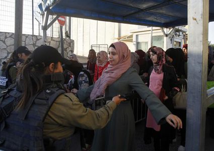 في الجمعة الاولى من رمضان... الاحتلال يحول القدس لـ"ثكنة عسكرية"(صور)