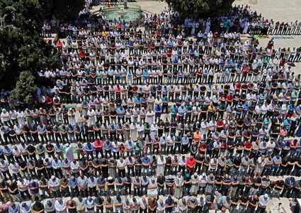 120 ألفاُ يؤدون الجمعة الأولى من رمضان في الأقصى
