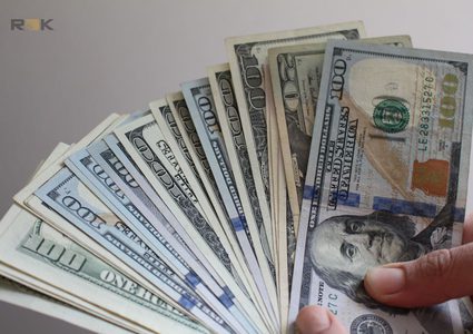 الدولار يقفز لأعلى مستوى في 5 أشهر مع هبوط لليورو