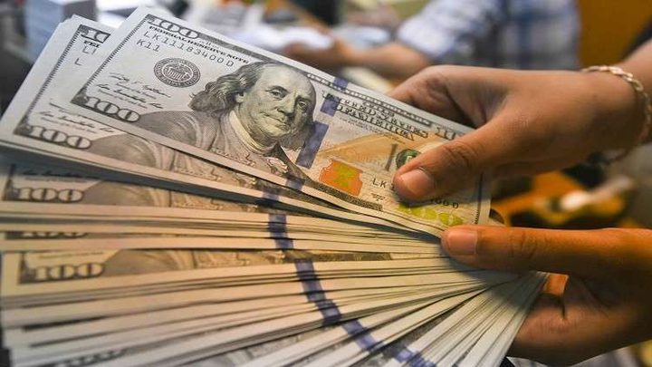 الدولار يقفز لأعلى مستوى في 5 أشهر مع هبوط لليورو والسبب إيطاليا