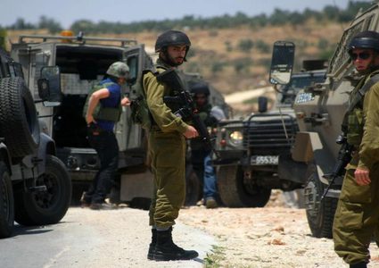 الاحتلال يعتقل 3 شبان بزعم تنفيذ عدة عمليات