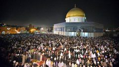 رمضان في الأقصى.. أمنيات بالصلاة حتى على الأسفلت