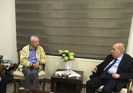 حواتمة والزعنون يبحثان آليات تنفيذ قرارات الوطني