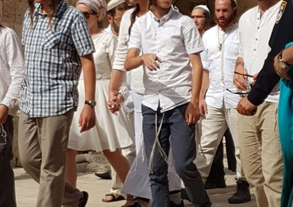 مستوطنون يقتحمون باحات المسجد الاقصى (صور-فيديو)