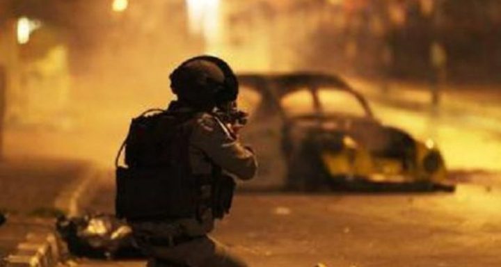 قوات الاحتلال تقتحم أحياء القدس وتشدد اجراءاتها وسط مواجهات ليلية
